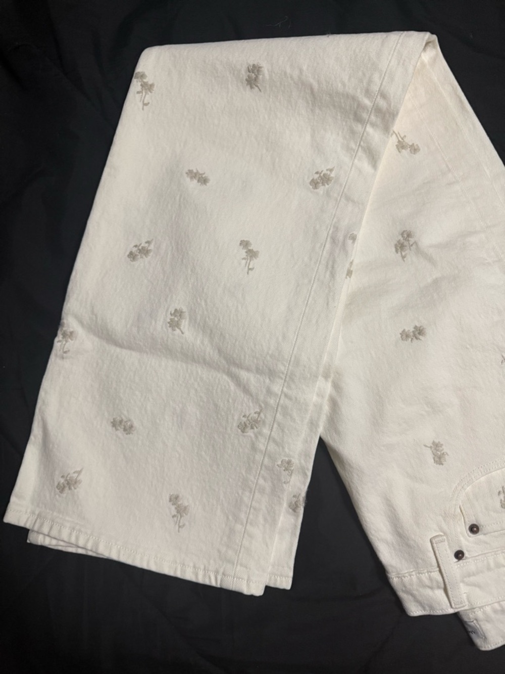 Abercrombie & Fitch Cream High-Rise Relaxed Jeans with Tonal Palm Embroidery - Picture 3 of 4